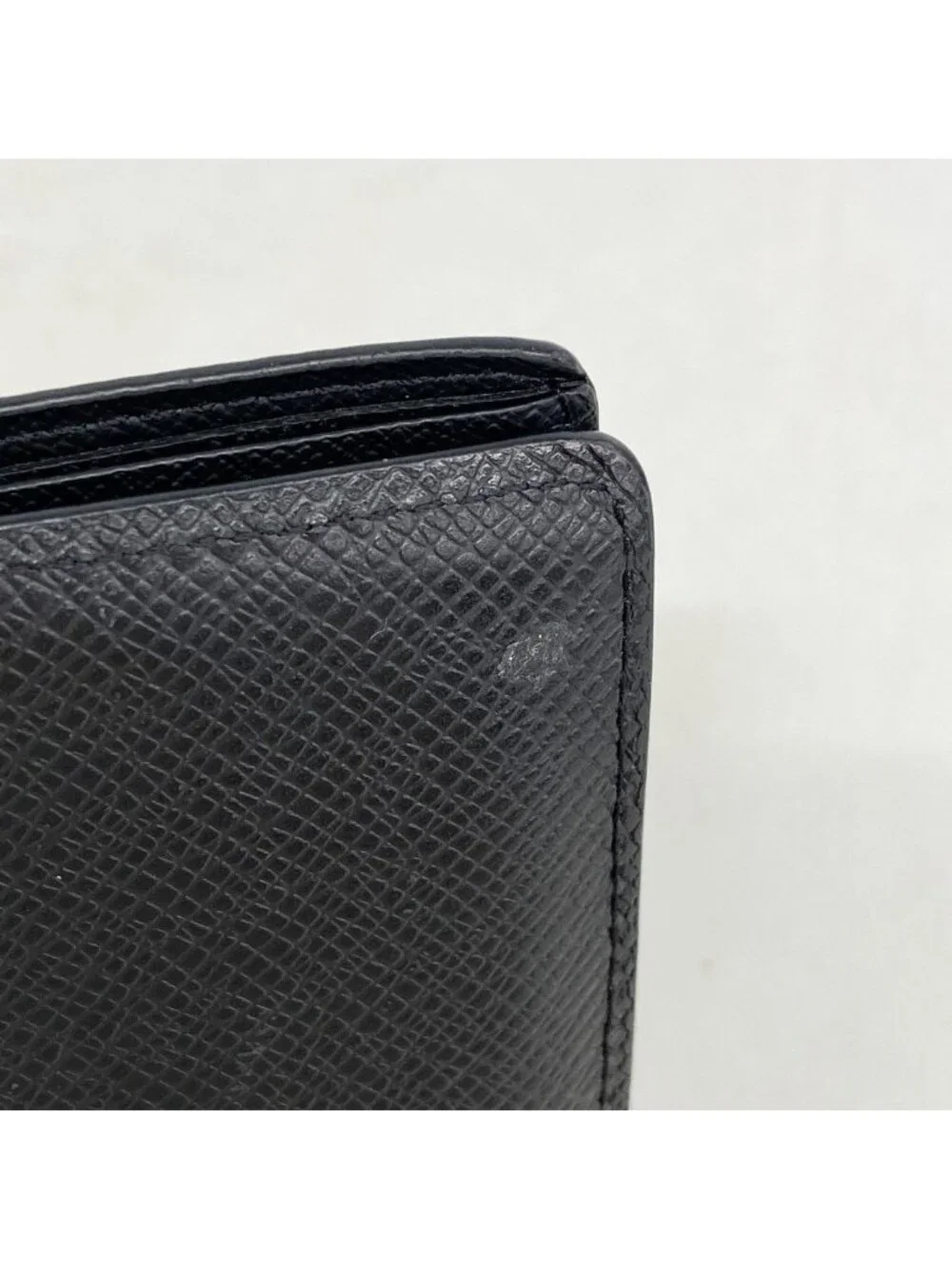 Louis Vuitton Billfold Taiga Portefeuille Calf Noir Wallet